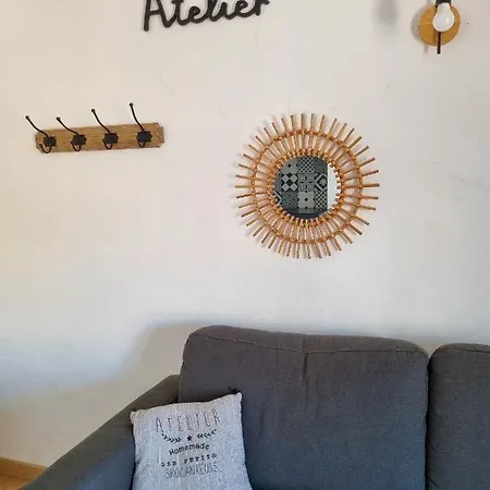 Un Balcon Sur Les Toits D'aix Apartment *